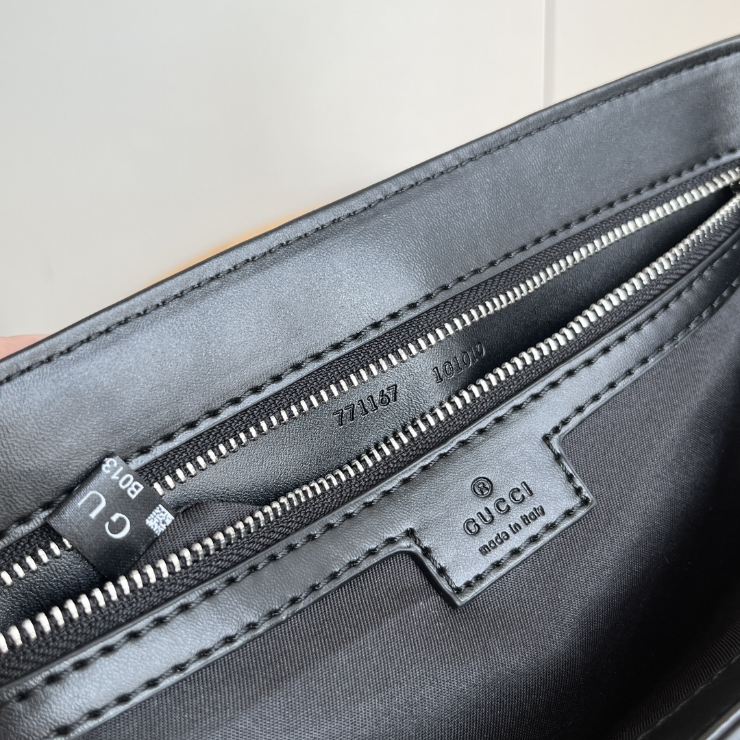 Gucci Supreme Canvas Bag - Image 9