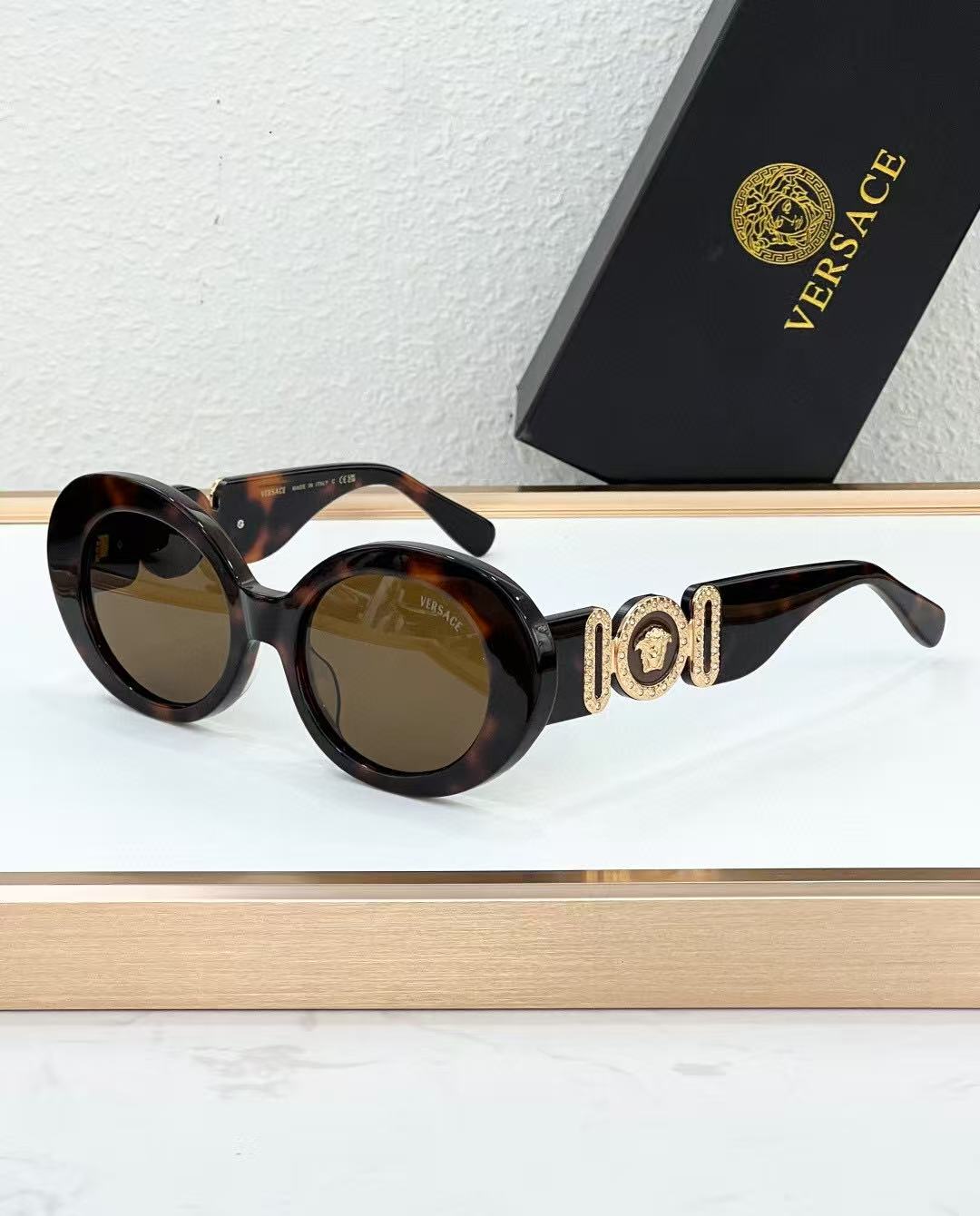 Versace Fashionable Sunglasses - Image 6