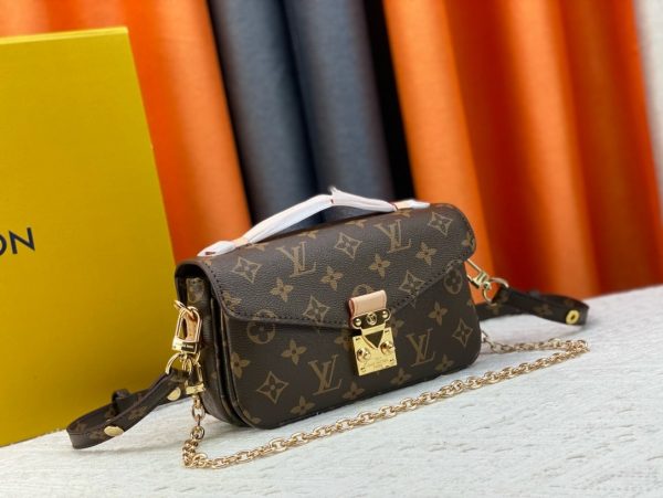 LV Monogramme Pochette Métiss East West Bag