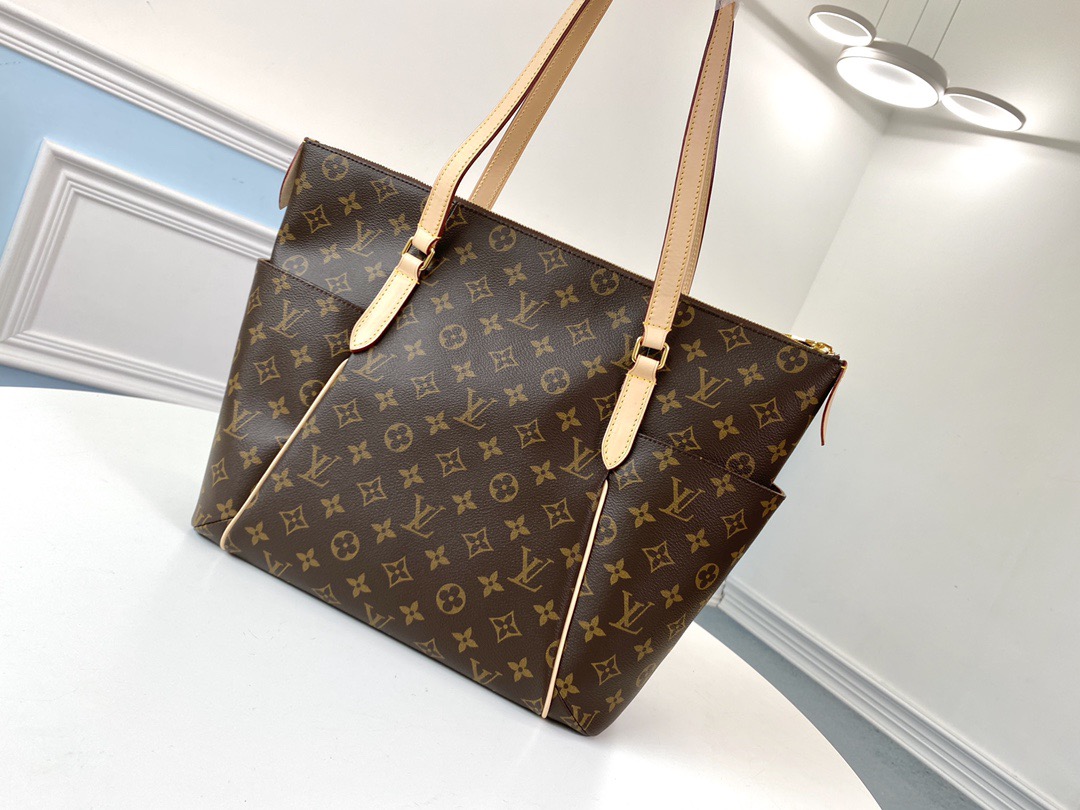 LV Monogram Totally GM - Image 1
