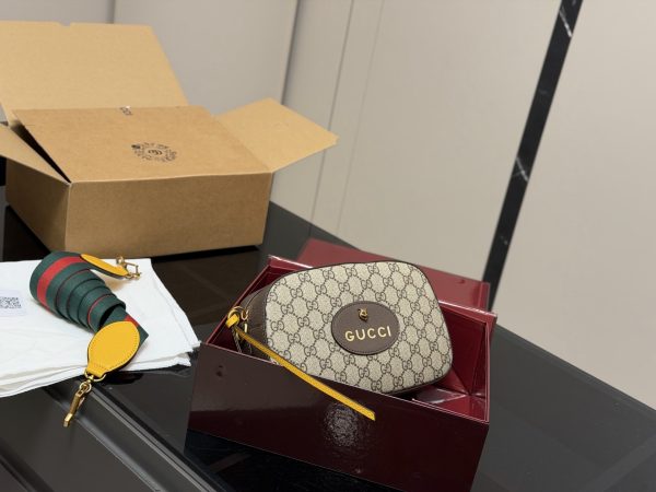 Gucci NeoVintage Camera Messenger Bag