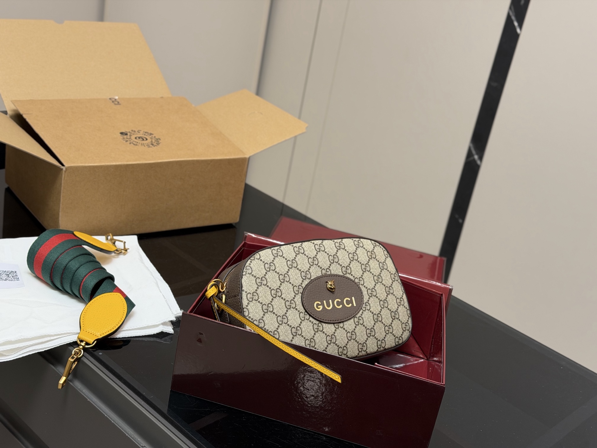 Gucci NeoVintage Camera Messenger Bag - Image 2