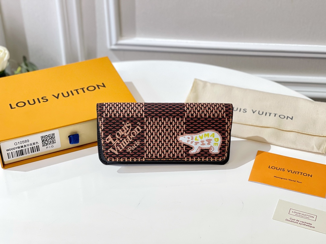 LV Accessories - Image 1