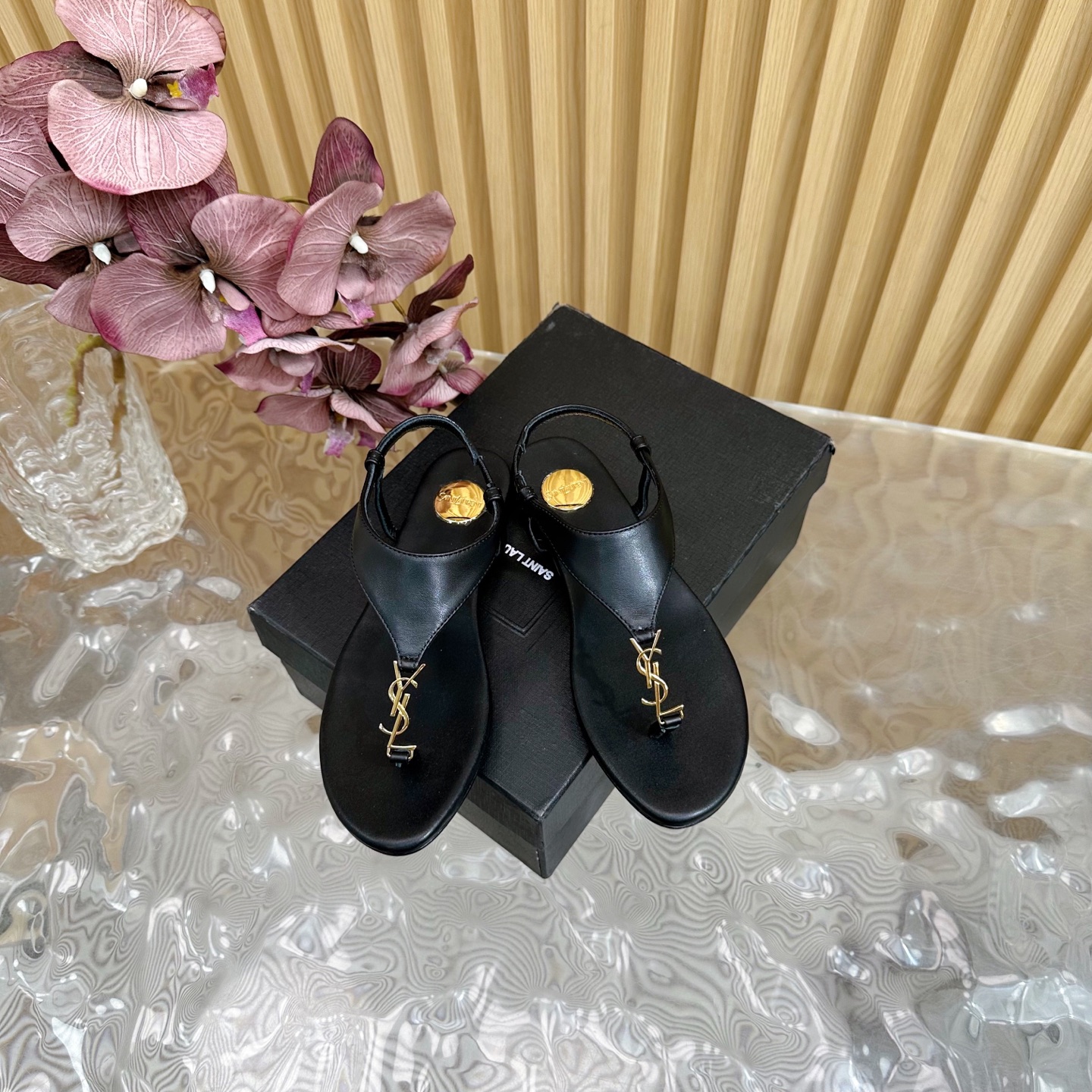 YSL Vitel Vernice Soft Thong Sandals - Image 5