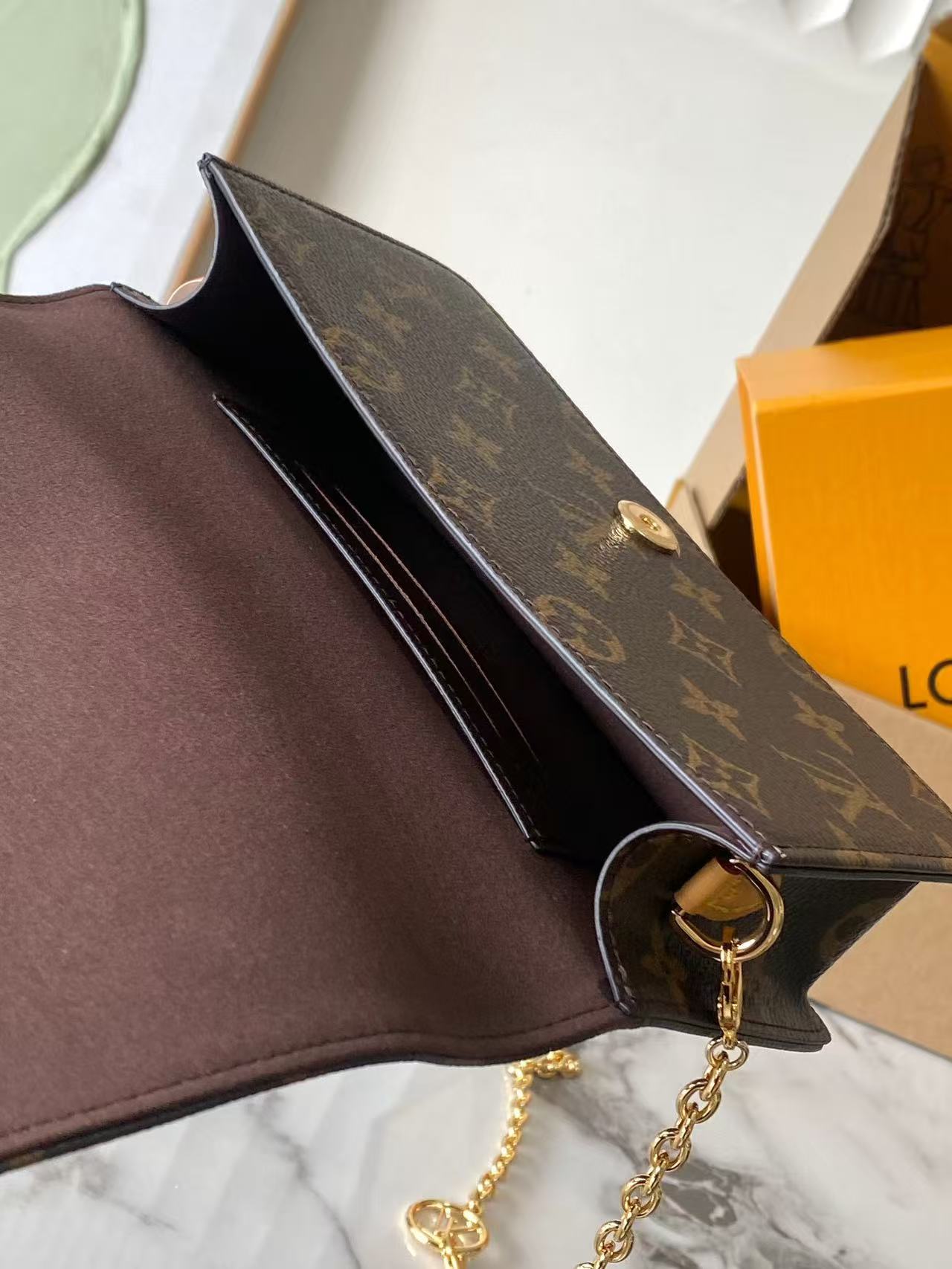LV Wallet On Chain Lily - Image 5