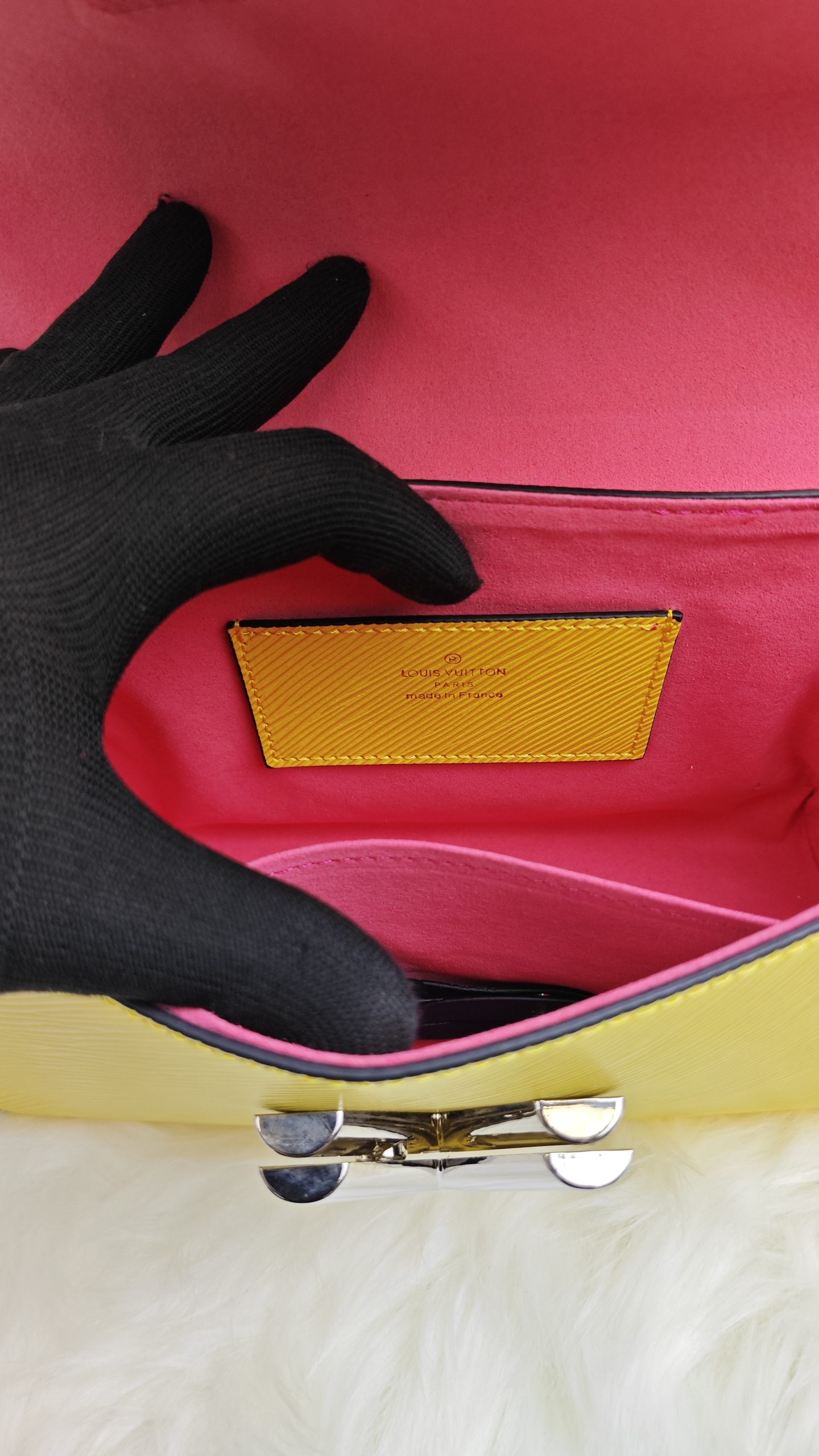 LV Twist MM Epi Leather Women Handbags - Image 9