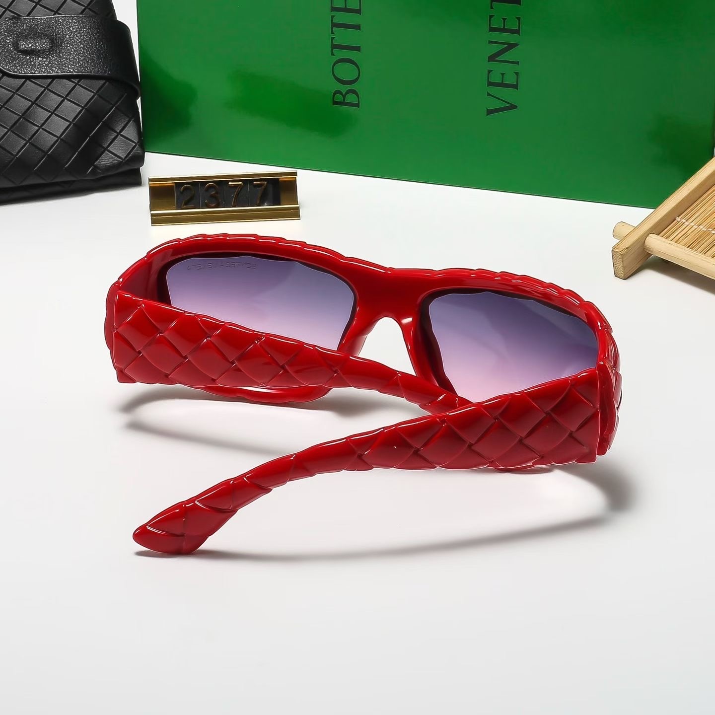 Bottega Veneta Fashionable Sunglasses - Image 9