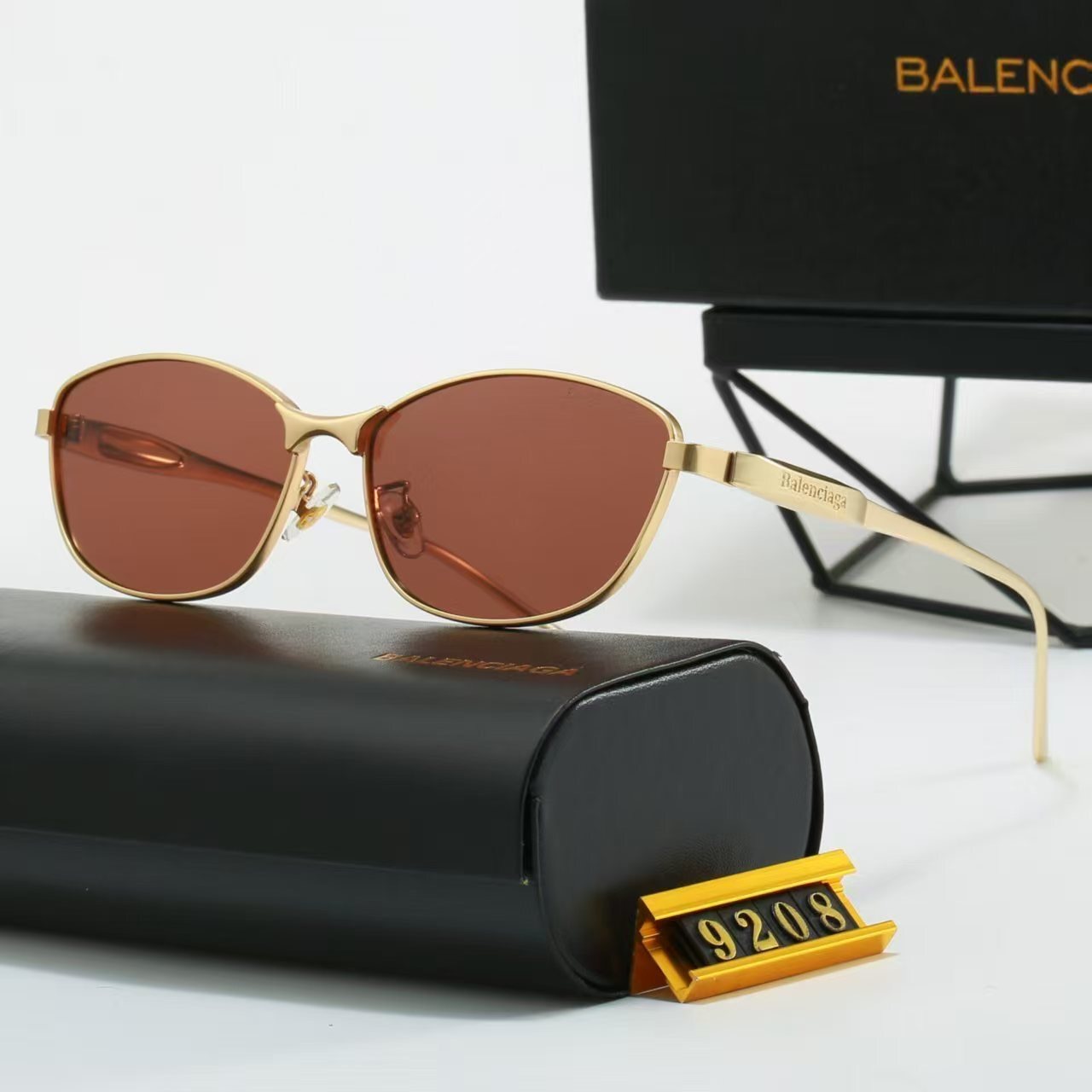 Balenciaga Fashionable Sunglasses - Image 5