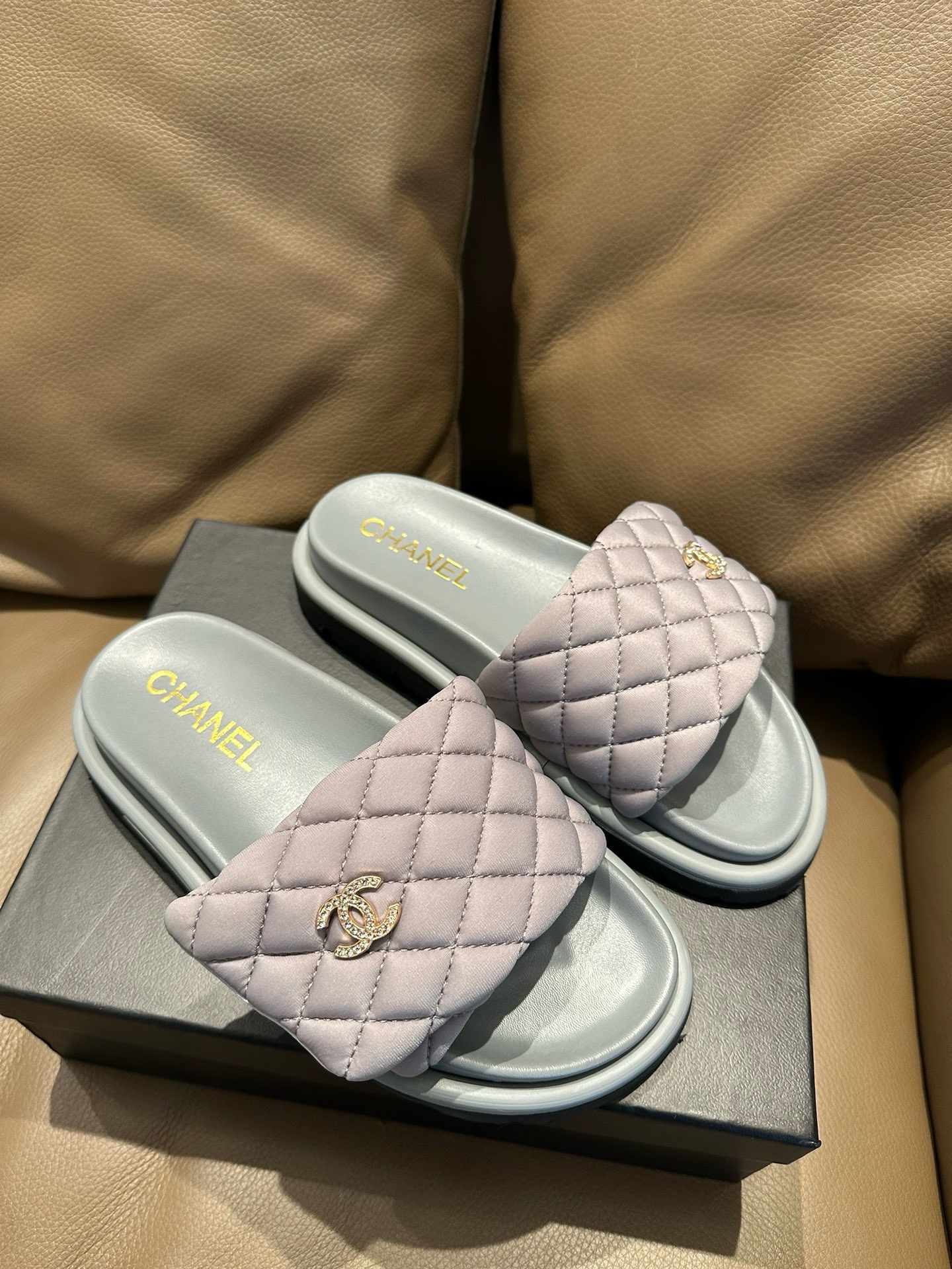 Chanel slides - Image 3