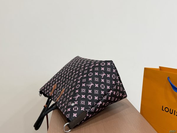 LV's New Tote Bag
