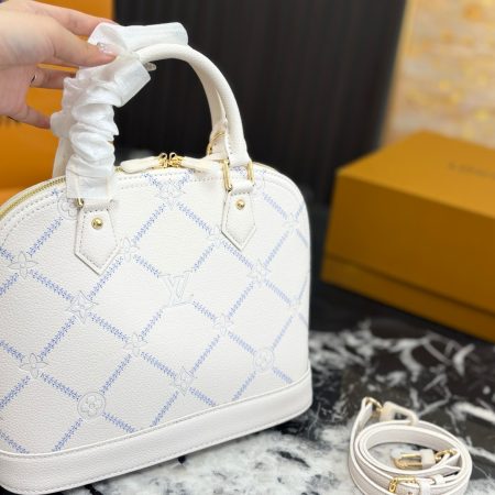 LV's New Shell Bag - Image 9