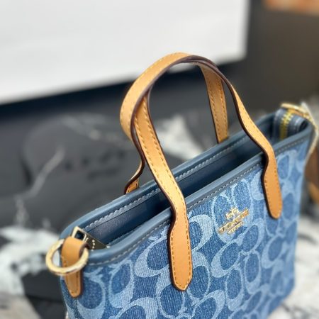 Coach Laurel 19 Denim Tote Bag - Image 9