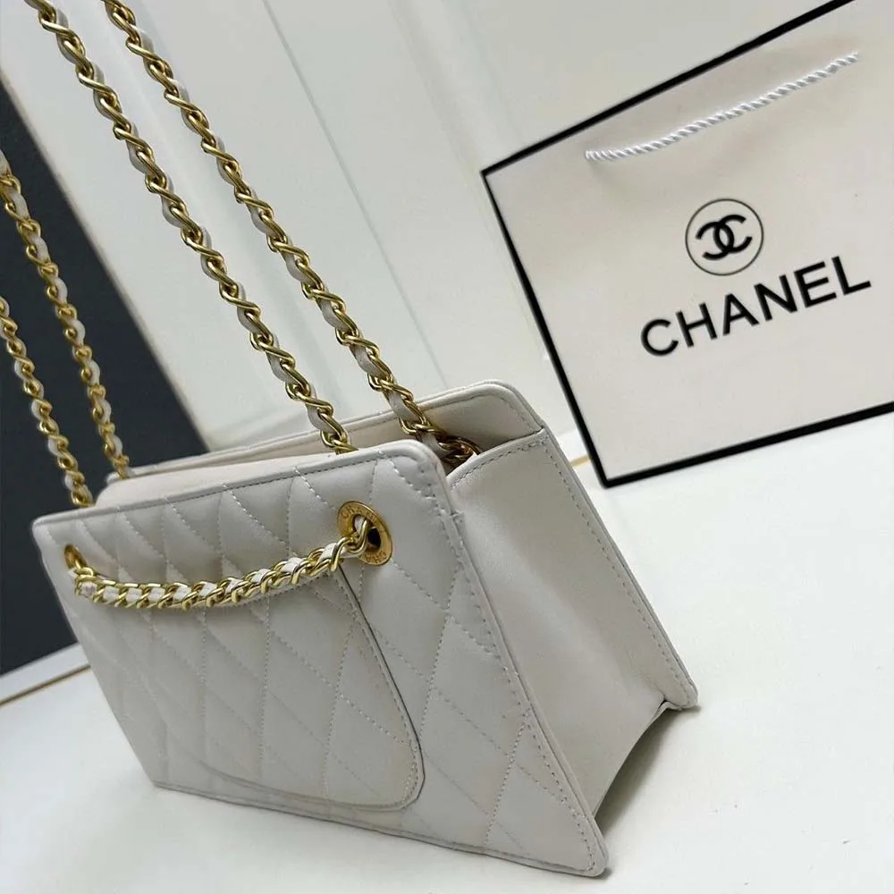 Chanel HandBag Made From Leather With Chain - Image 5