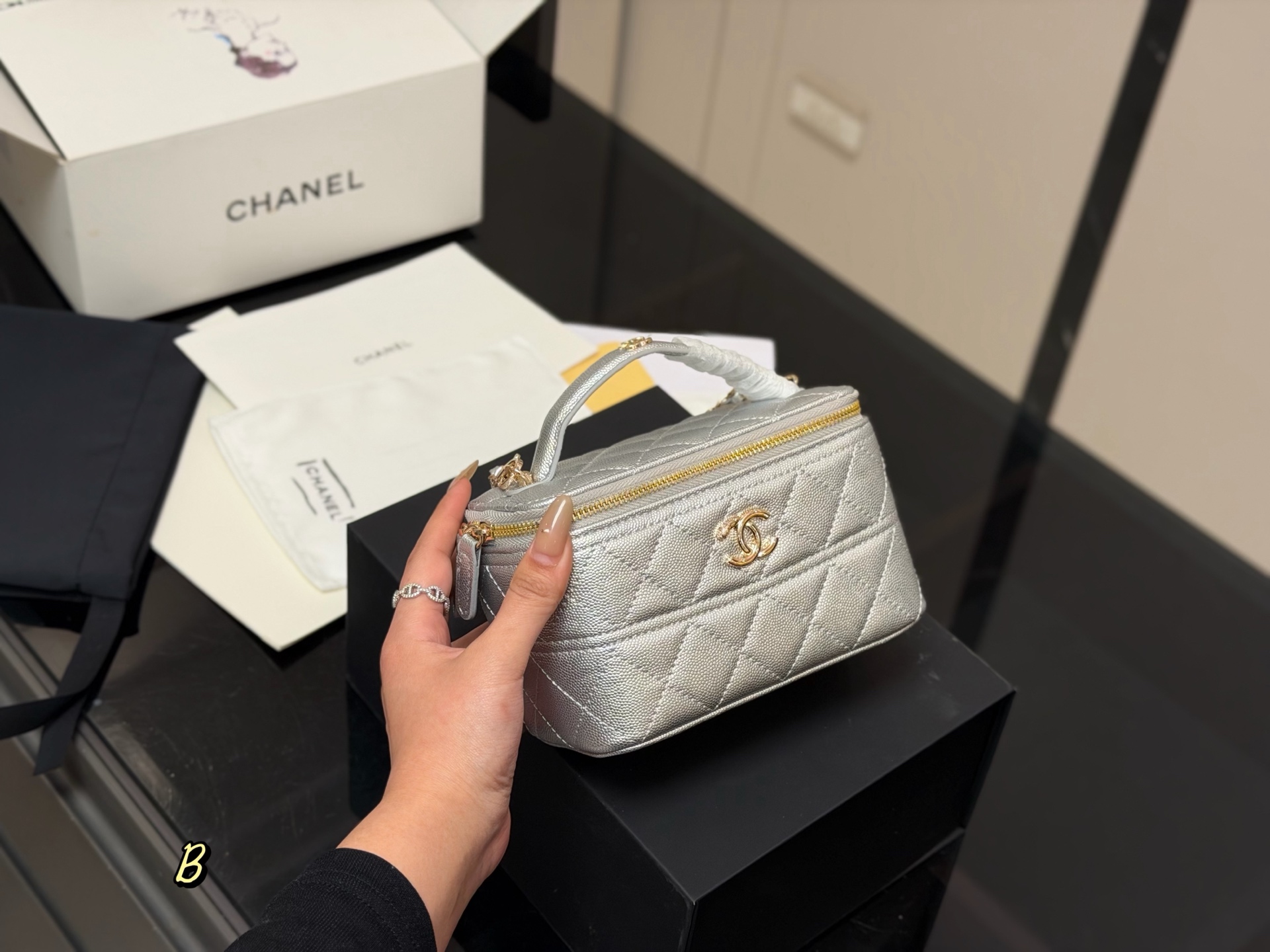 Chanel Long Vanity With Chain Bag - Image 5