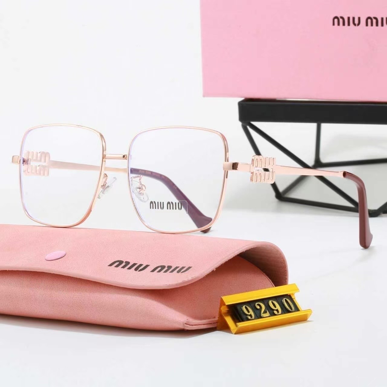 Miu Miu Fashionable Sunglasses - Image 3