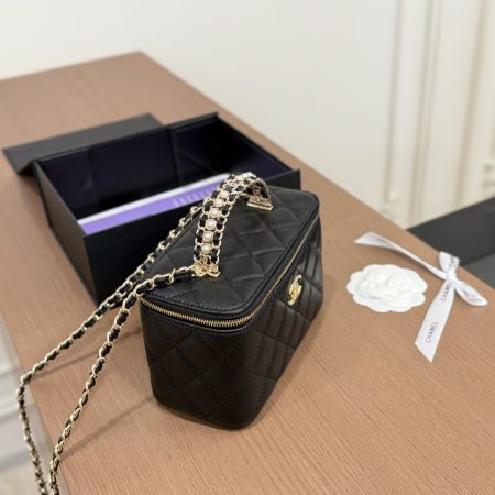 Chanel's New Handle-Style Makeup Case - Image 10