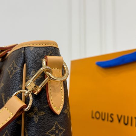LV Shoulder/Crossbody Bag - Image 7
