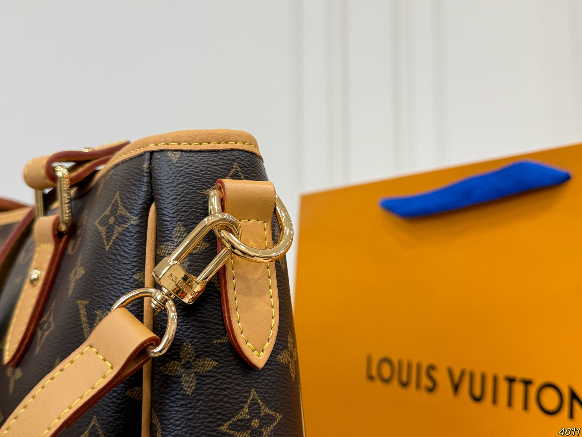 LV Shoulder/Crossbody Bag - Image 7