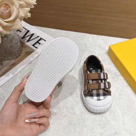 Burberry Children's Shoes - Image 6