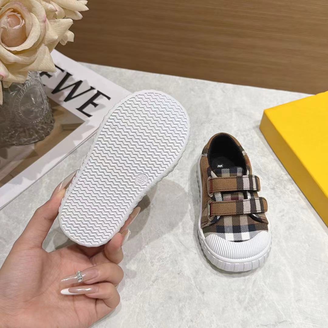 Burberry Children's Shoes - Image 6
