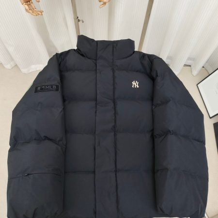 MLB New York Yankees Short Down Jacket - Image 2
