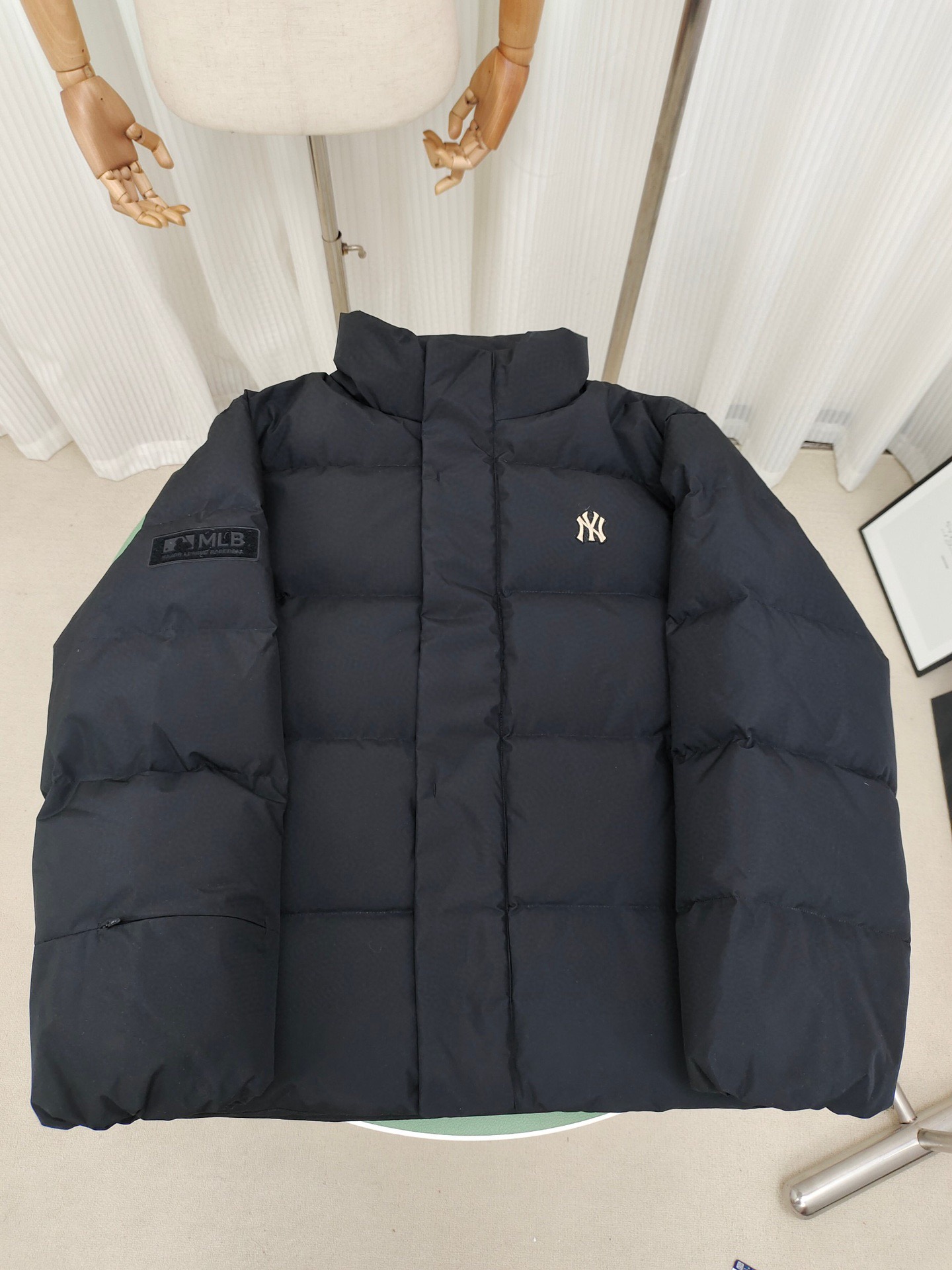 MLB New York Yankees Short Down Jacket - Image 2
