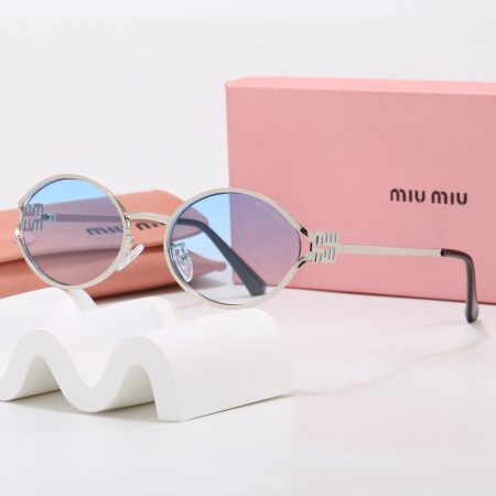 Miu Miu Fashionable Sunglasses - Image 4