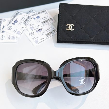 Chanel Fashionable Sunglasses - Image 3
