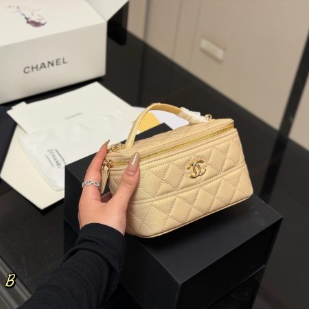 Chanel Long Vanity With Chain Bag - Image 4