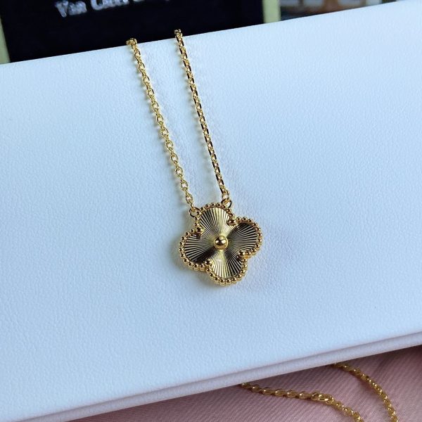 Van Cleef & Arpels Vca Floral Shape Necklace Pendant