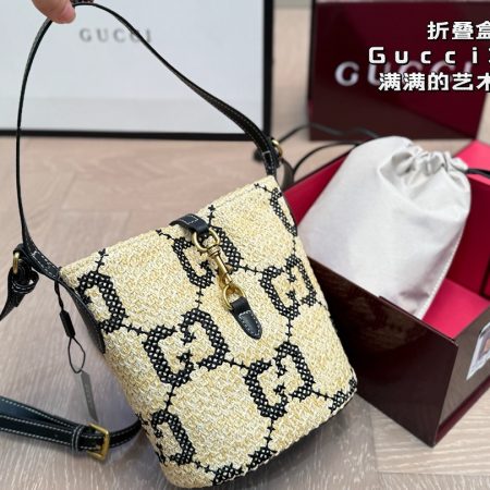Gucci Mini Woven Bucket Bag - Image 4