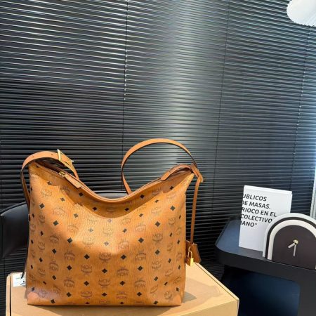 McM Aren Large Visetos Hobo Bag - Image 4