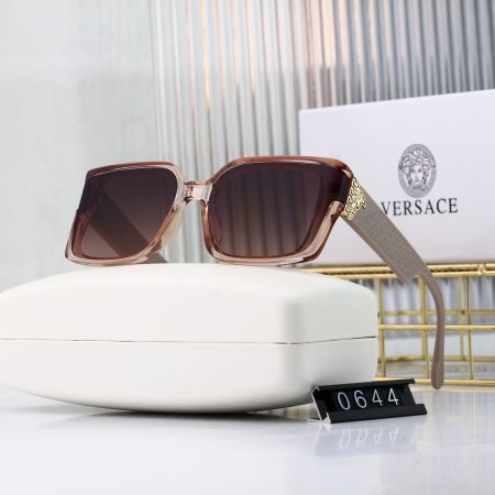 Versace Fashionable Sunglasses - Image 4