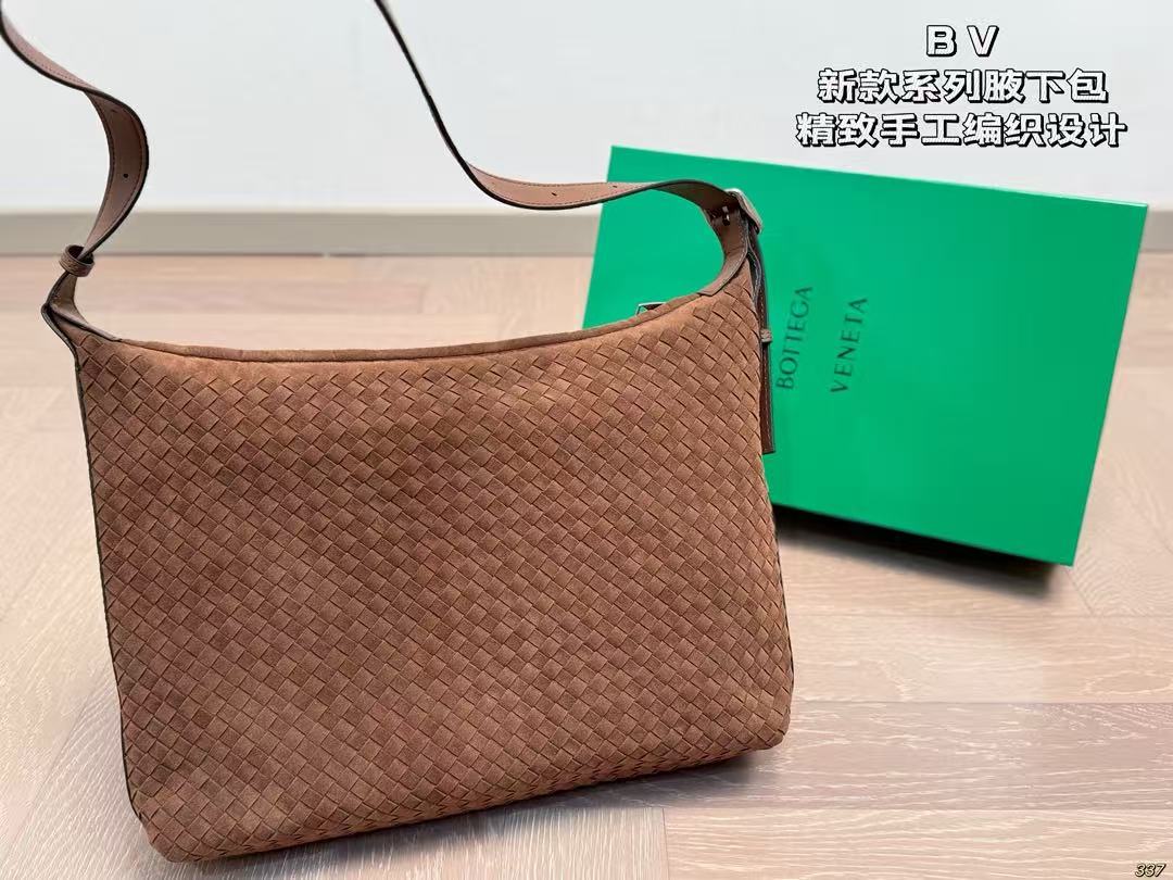 Bottega Bv Woven Underarm Bag - Image 3