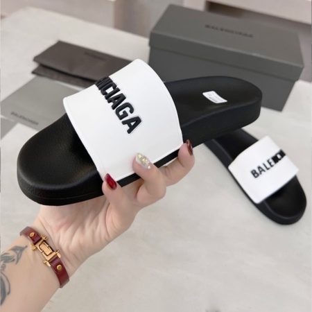 Balenciaga  Fashionable Flat Sandals Slide Sandal - Image 6