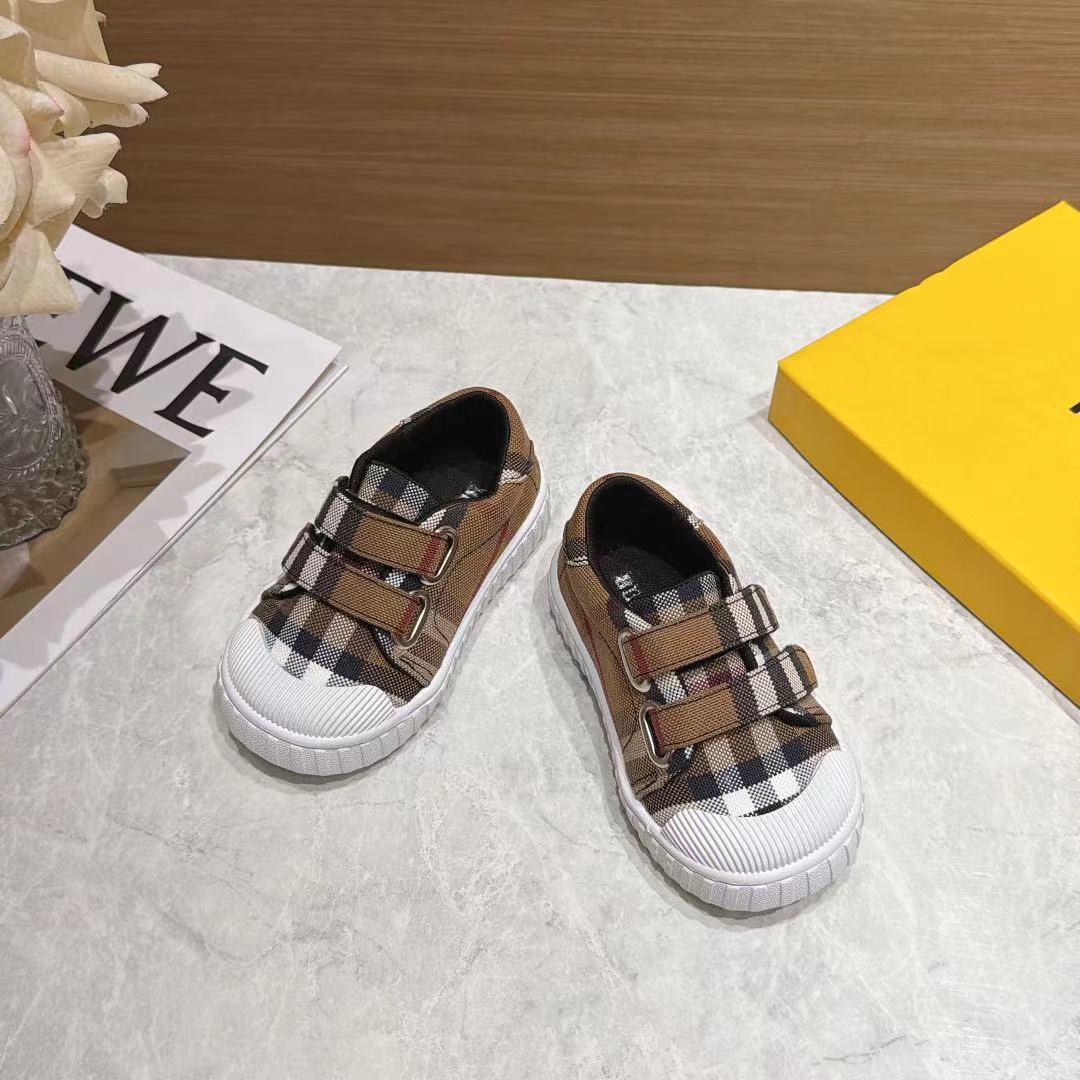 Burberry Children's Shoes - Image 4