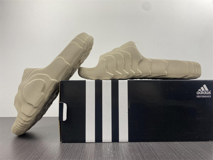 Yeezy Slide new collection - Image 10
