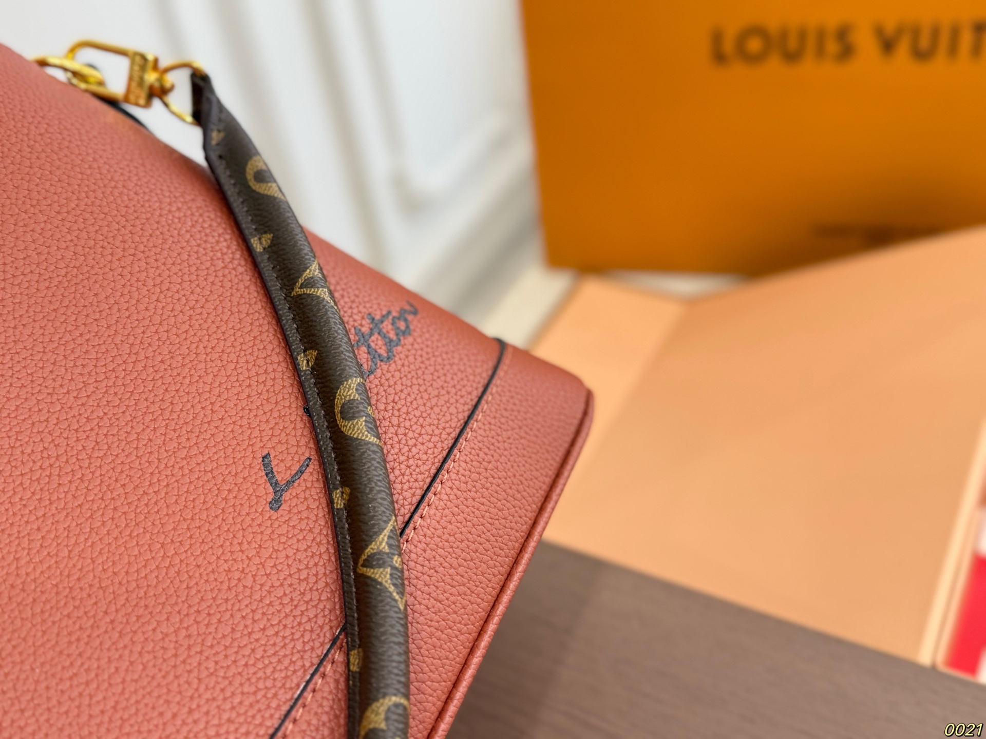 LV's New Shell Bag - Image 6