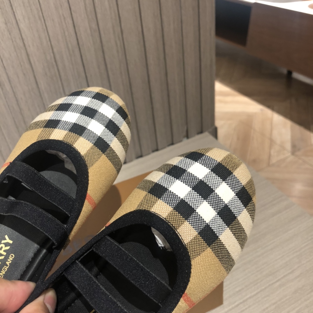 Burberry Children's Shoes - Image 4