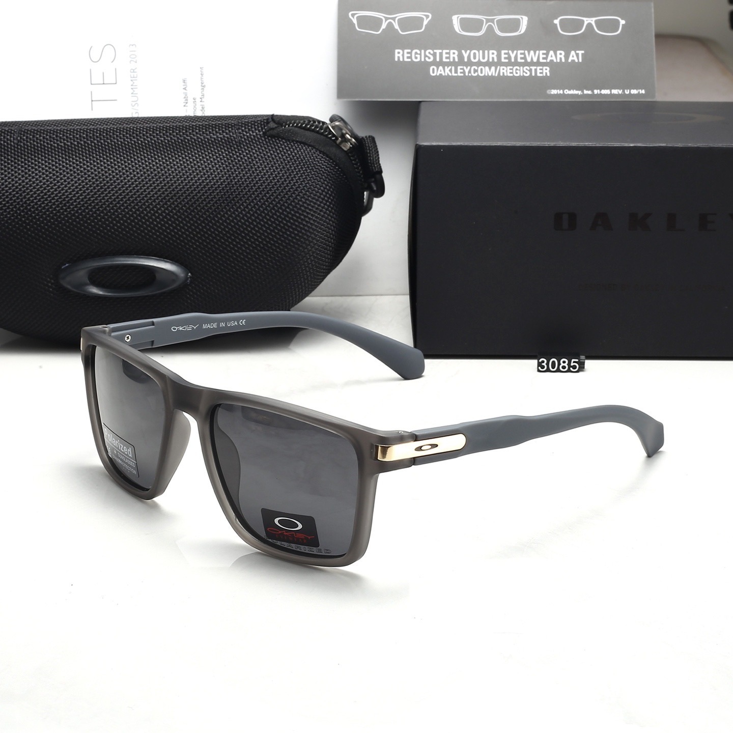 Oakley Fashionable Sunglasses - Image 4