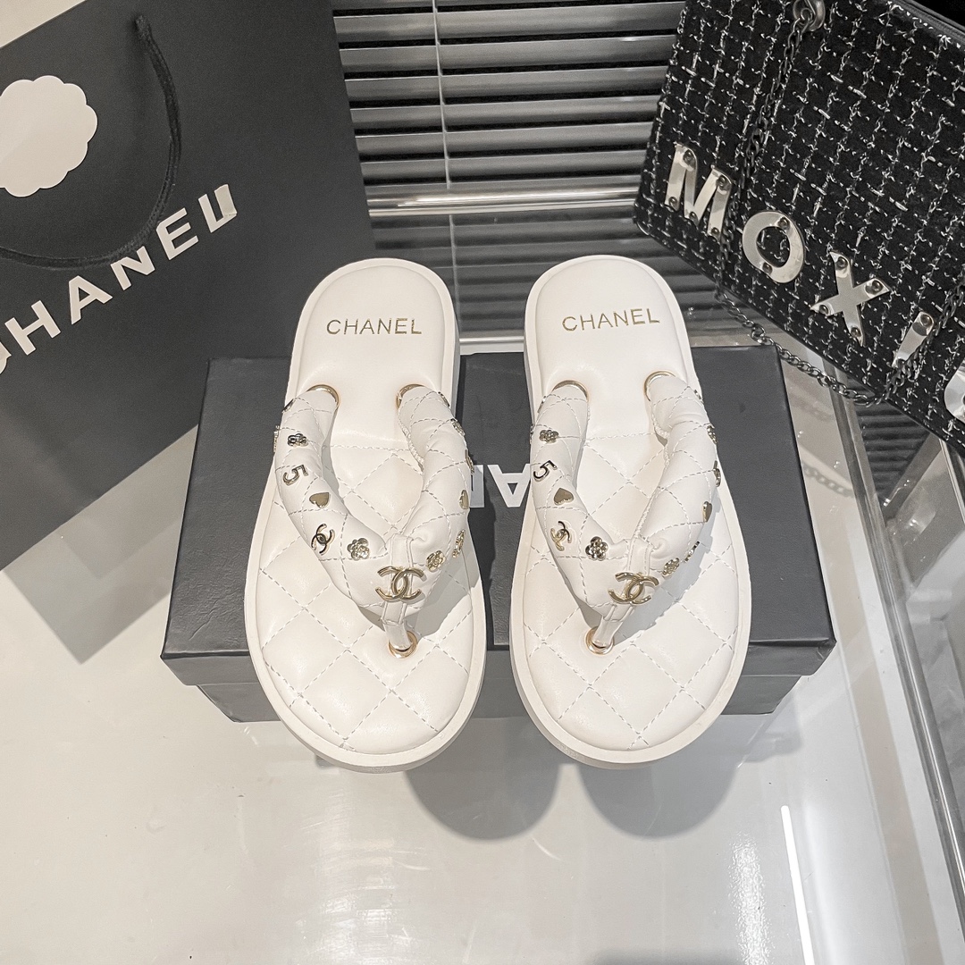 Chanel Interlocking CC Logo Flip-Flops - Image 4