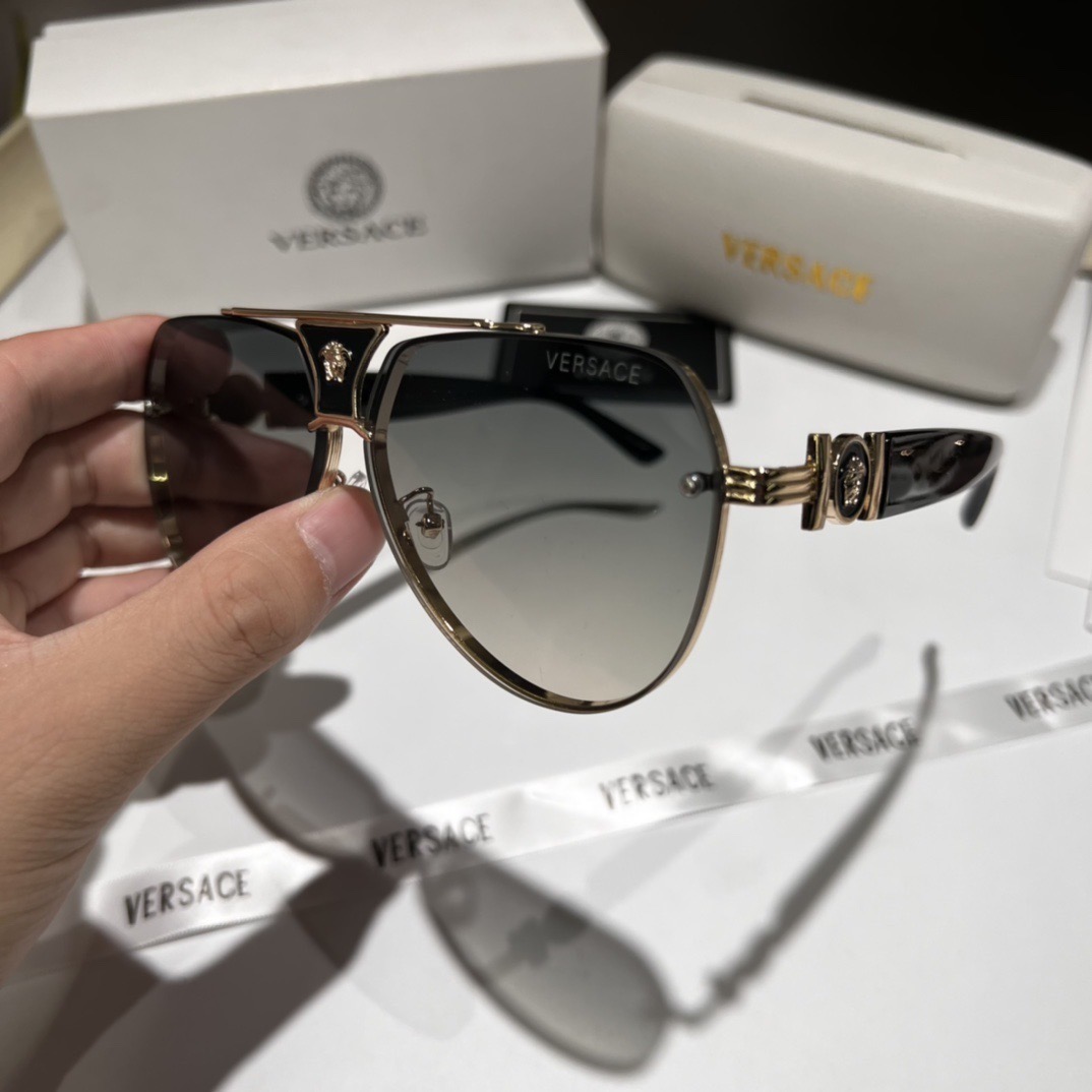 Versace Fashionable Sunglasses - Image 8
