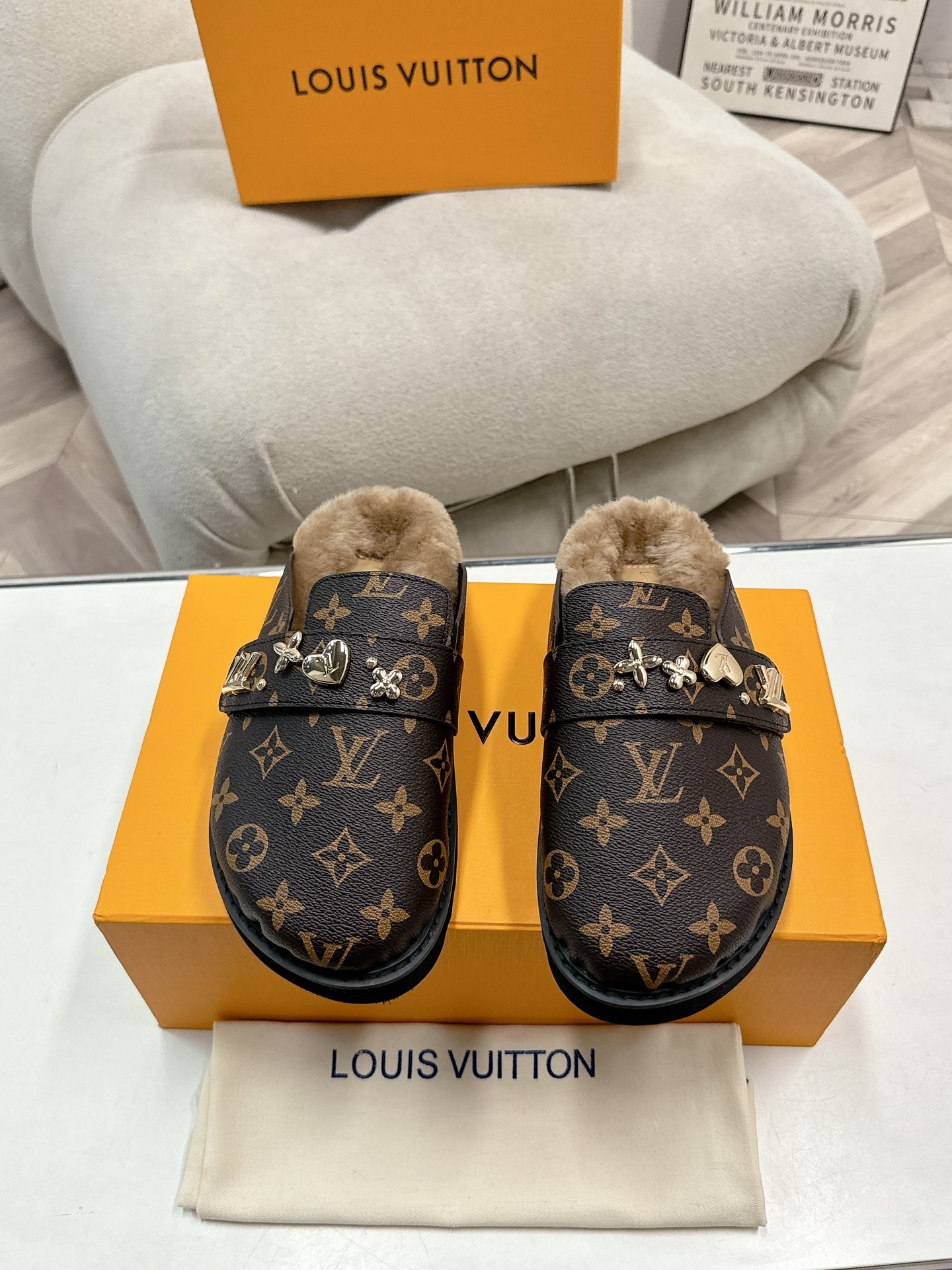 LV Cosy Flat Comfort Clog - Image 1