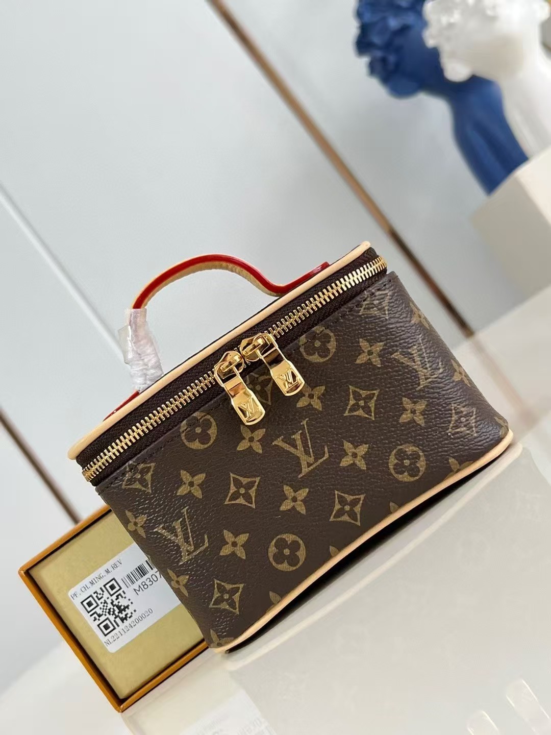 LV Nice Beauty Bag - Image 1