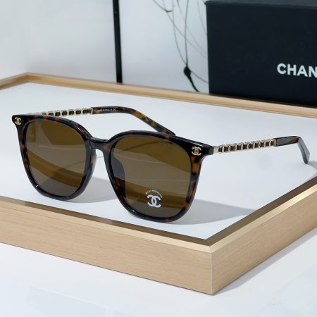 Chanel  Mirror leg Hollowed out Logo Sunglasses Top quality - Image 2