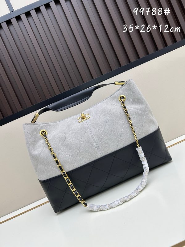 Chanel shoulder bag | handbag