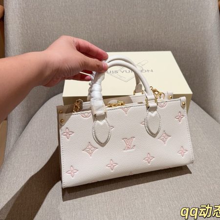 LV OnTheGo East West Monogram Empreinte Bag - Image 4