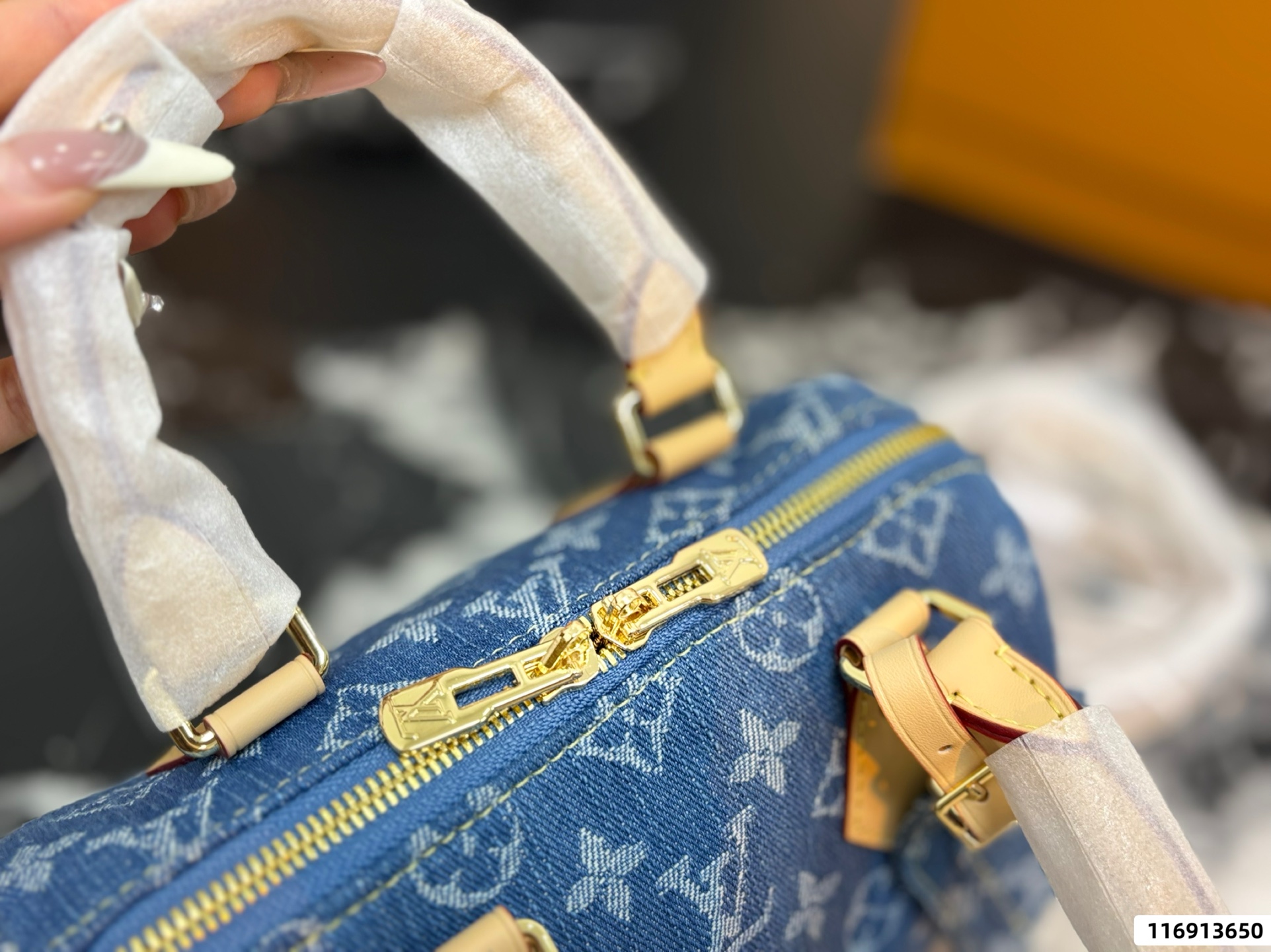 LV Speedy 20 Bag - Image 7