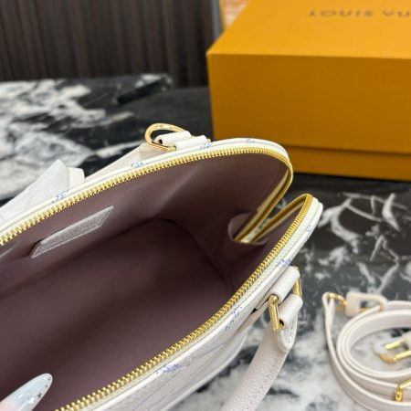 LV's New Shell Bag - Image 8