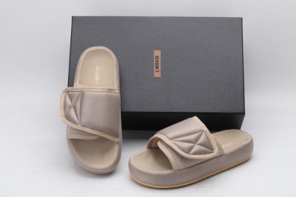 Yeezy Slide 6
